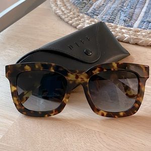 DIFF Eyewear Bella Sunglasses